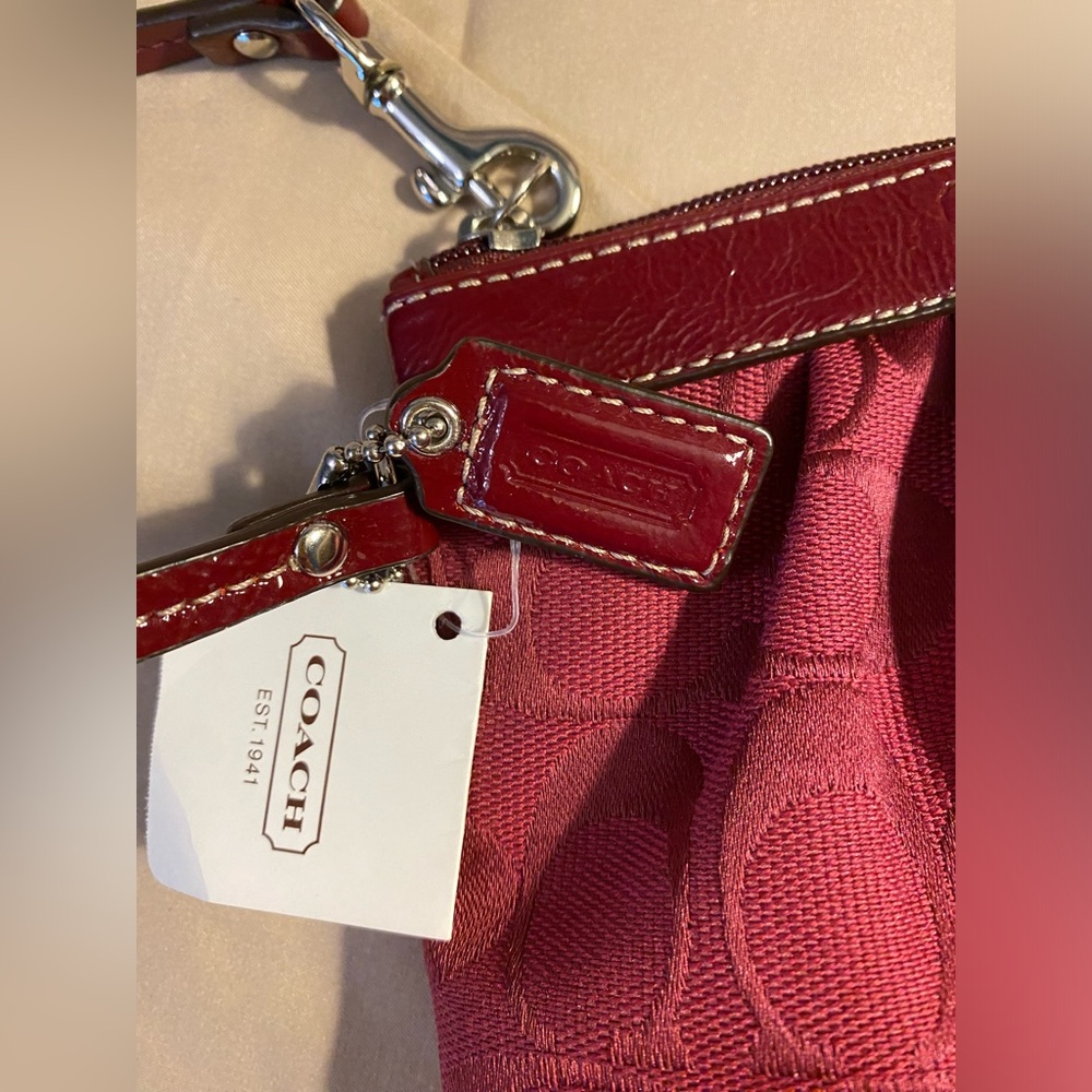 NWT Coach signature patent leather and fabric wristlet - Picture 9 of 15